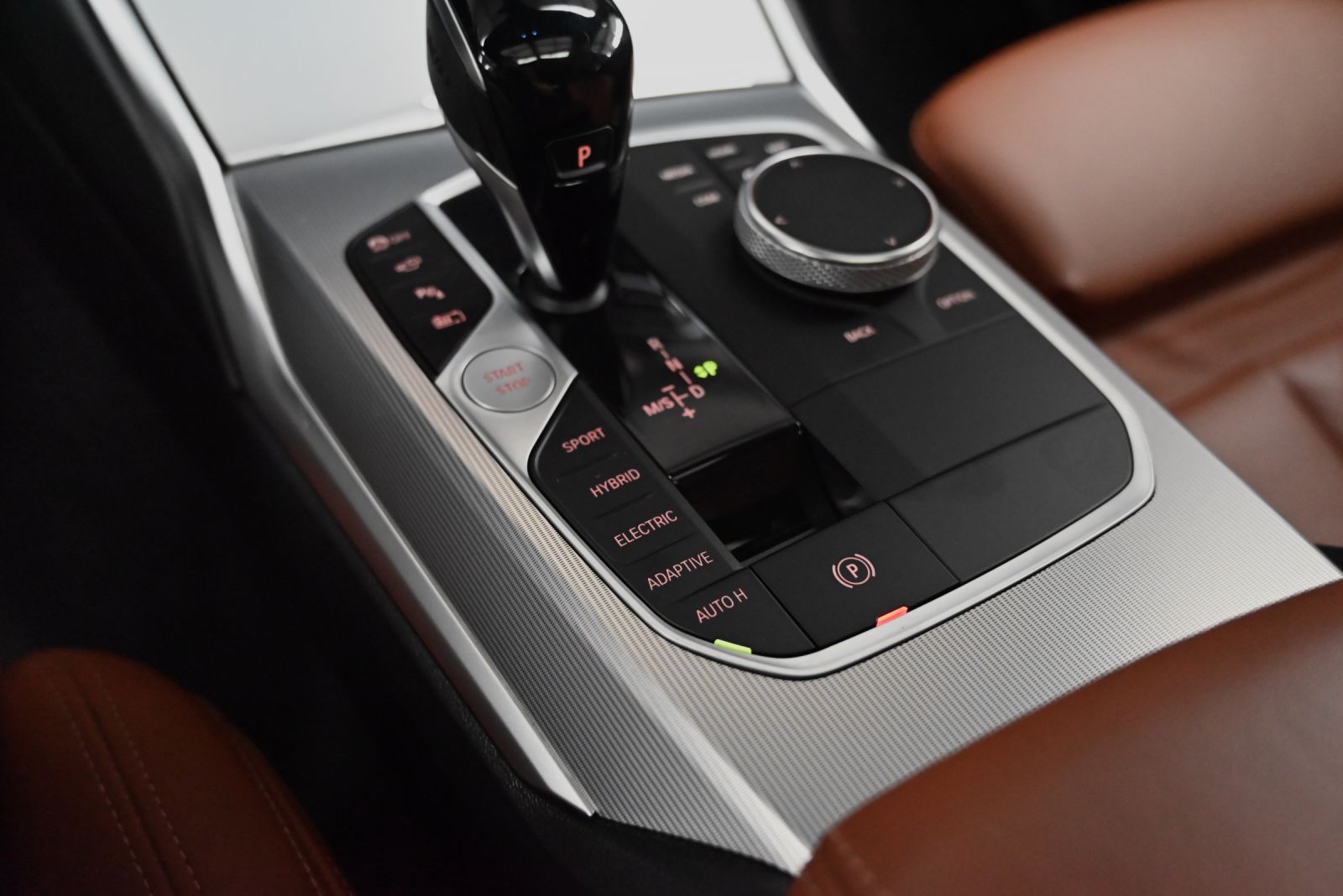 JNS Motors | BMW 330e X drive Touring M Sport | Individual Tansanitblauw | Merino Tartufo | Laserlicht | HUD | Panorama | 1e Eigenaar | BTW Aftrekbaar