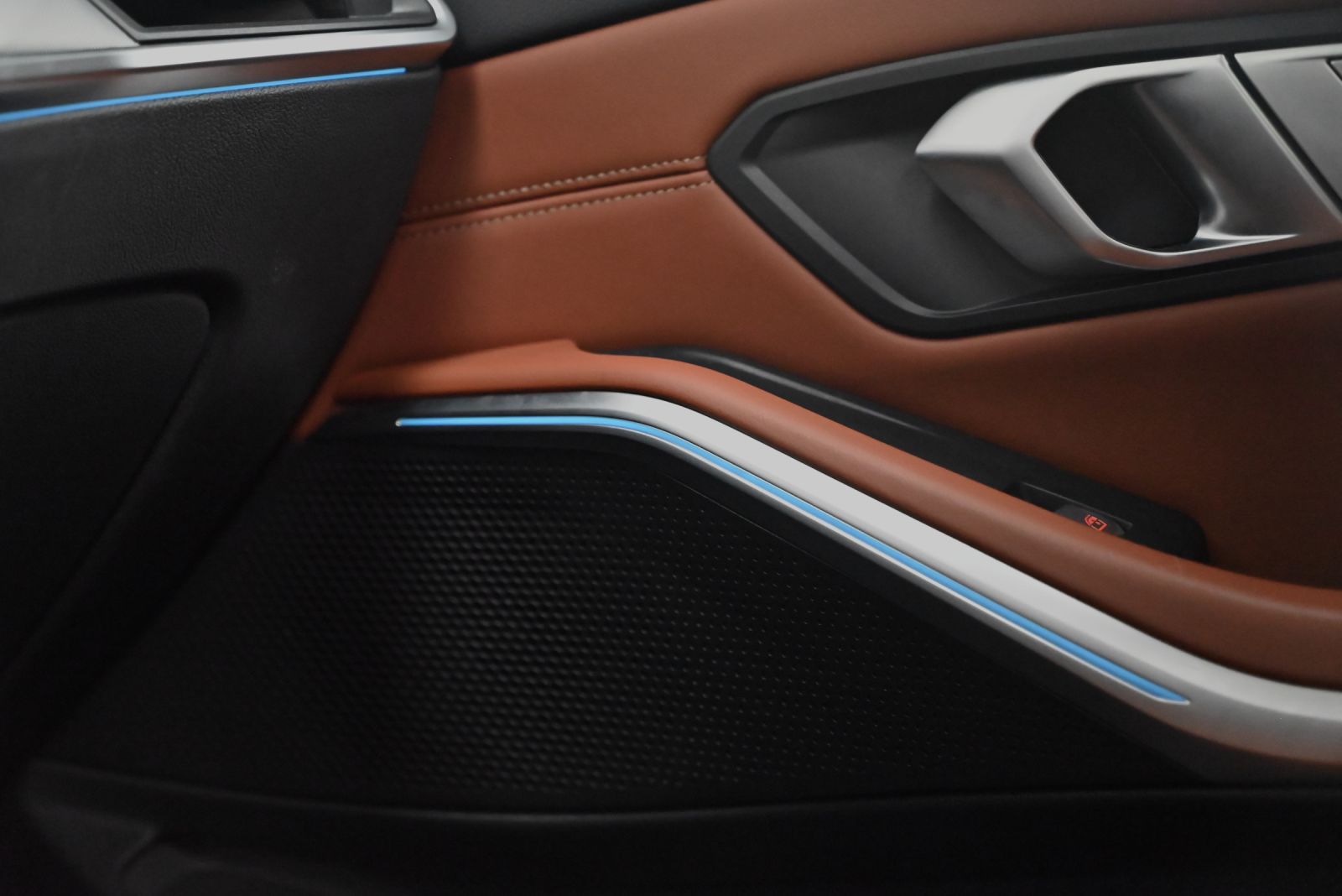 JNS Motors | BMW 330e X drive Touring M Sport | Individual Tansanitblauw | Merino Tartufo | Laserlicht | HUD | Panorama | 1e Eigenaar | BTW Aftrekbaar