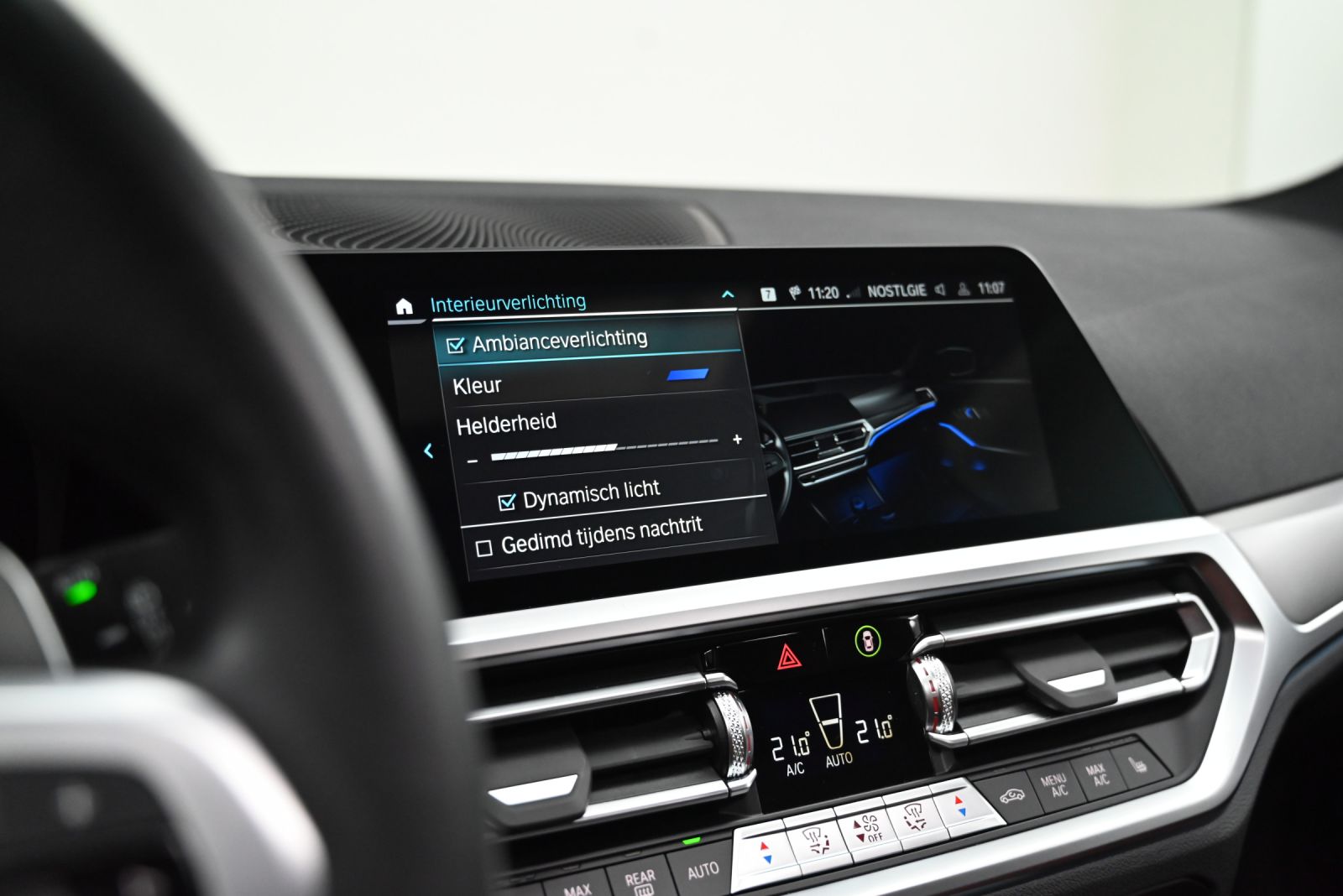 JNS Motors | BMW 330e X drive Touring M Sport | Individual Tansanitblauw | Merino Tartufo | Laserlicht | HUD | Panorama | 1e Eigenaar | BTW Aftrekbaar