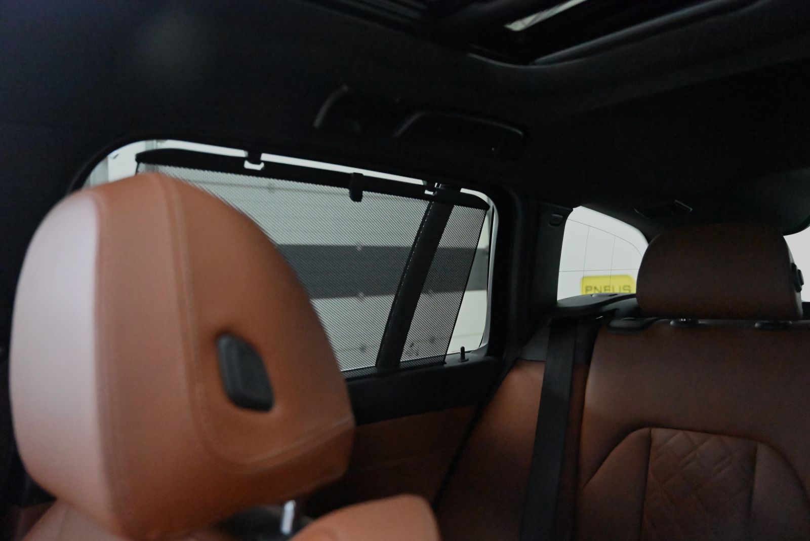 JNS Motors | BMW 330e X drive Touring M Sport | Individual Tansanitblauw | Merino Tartufo | Laserlicht | HUD | Panorama | 1e Eigenaar | BTW Aftrekbaar
