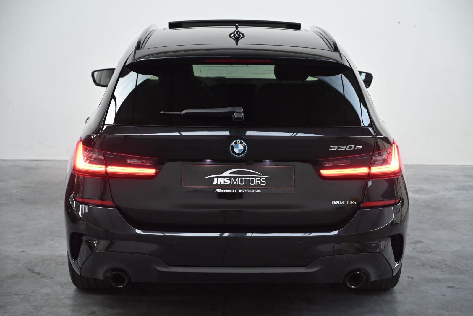 JNS Motors | BMW 330e Touring M Sport | 292 PK | PANO | LASER | HUD | ACC | 360° | 19” | ADAPTIEF M | BTW