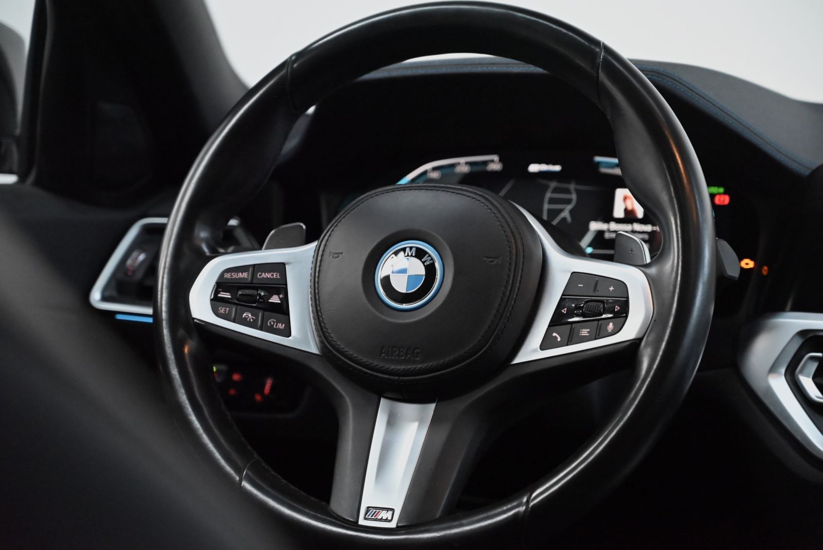 JNS Motors | BMW 330e Touring M Sport | 292 PK | PANO | LASER | HUD | ACC | 360° | 19” | ADAPTIEF M | BTW