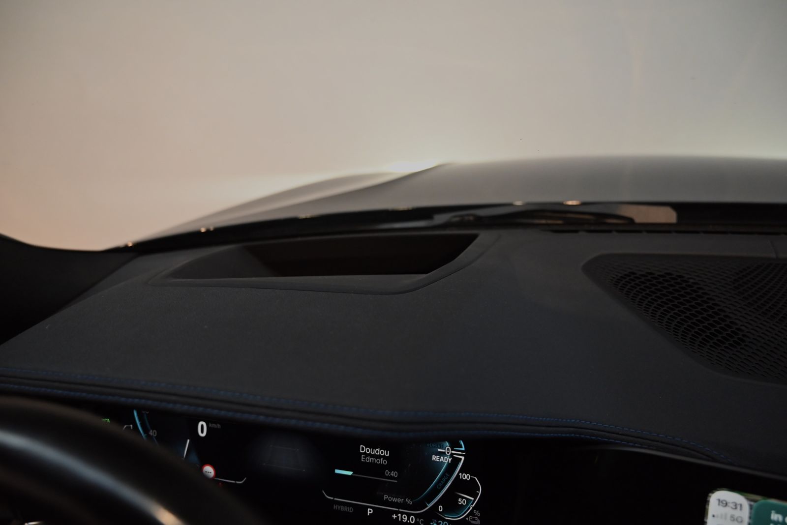 JNS Motors | BMW 330e Touring M Sport | 292 PK | PANO | LASER | HUD | ACC | 360° | 19” | ADAPTIEF M | BTW
