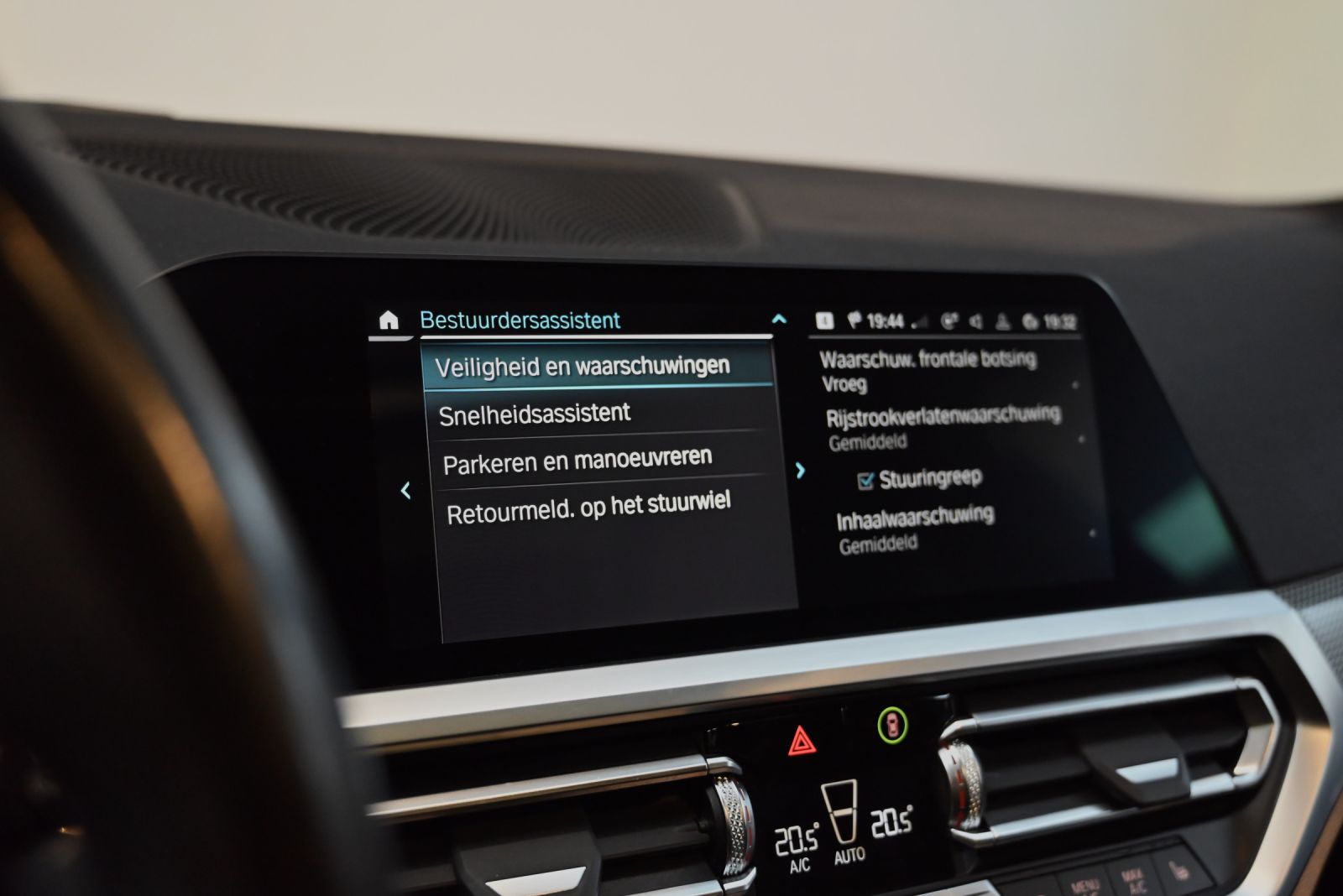 JNS Motors | BMW 330e Touring M Sport | 292 PK | PANO | LASER | HUD | ACC | 360° | 19” | ADAPTIEF M | BTW