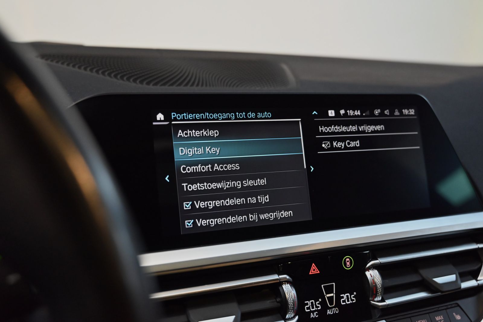 JNS Motors | BMW 330e Touring M Sport | 292 PK | PANO | LASER | HUD | ACC | 360° | 19” | ADAPTIEF M | BTW