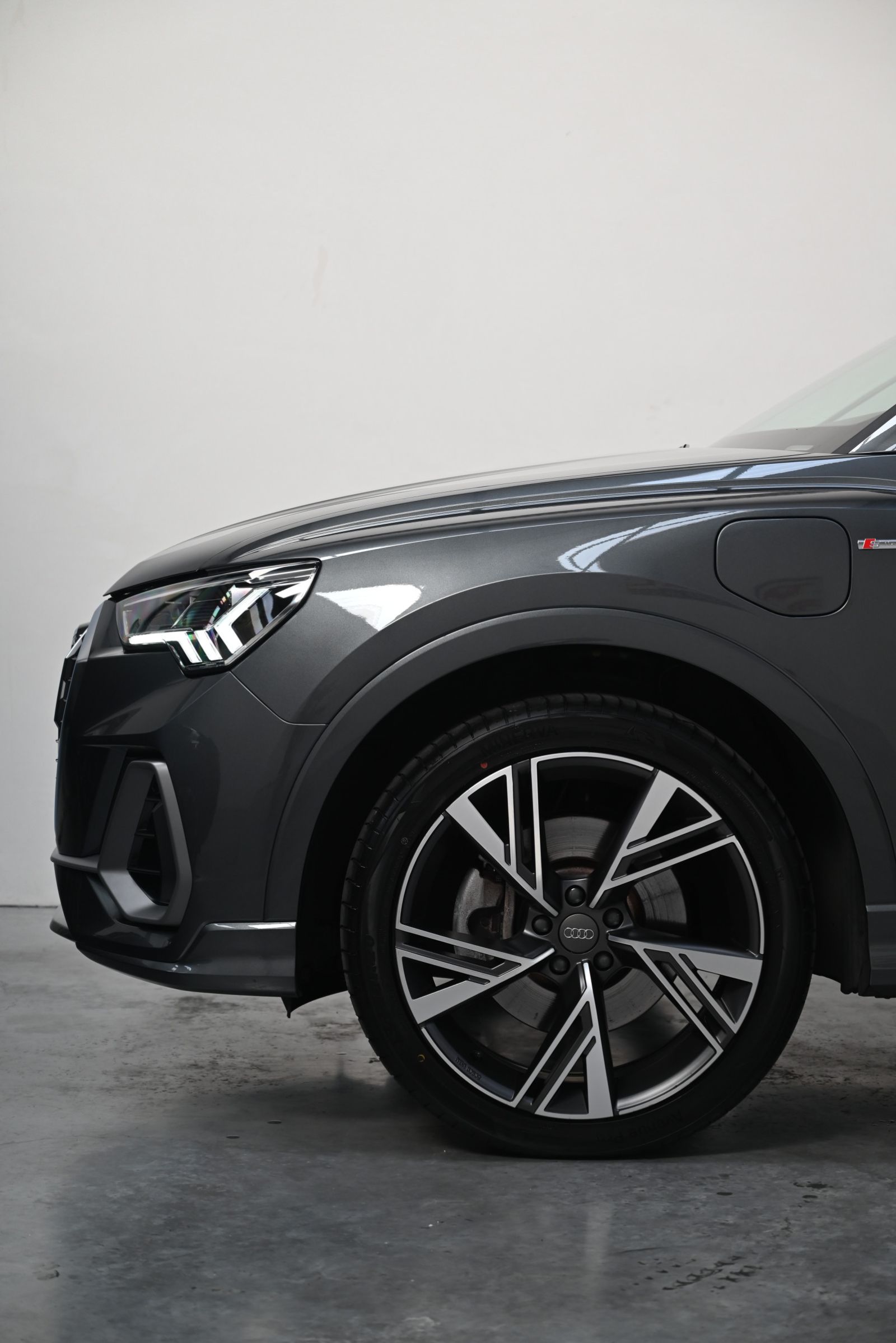 JNS Motors | AUDI Q3 45 TFSI e S LINE | 245 PK | 15.188 KM | 360° | SIDE ASSIST | BTW