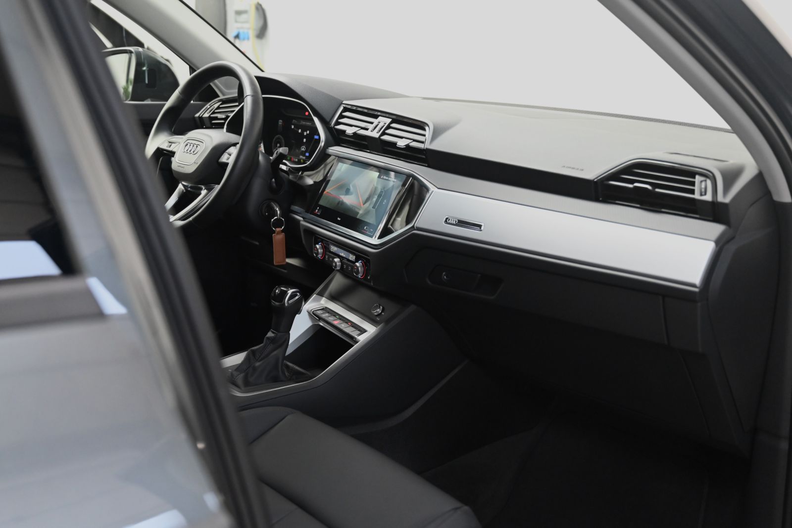 JNS Motors | AUDI Q3 45 TFSI e S LINE | 245 PK | 15.188 KM | 360° | SIDE ASSIST | BTW