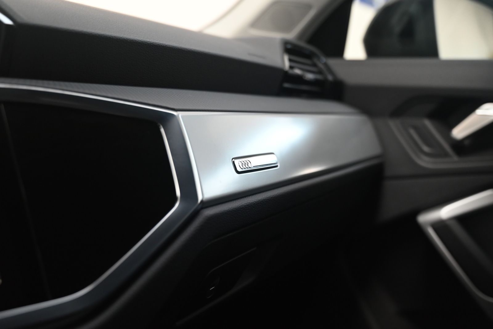 JNS Motors | AUDI Q3 45 TFSI e S LINE | 245 PK | 15.188 KM | 360° | SIDE ASSIST | BTW