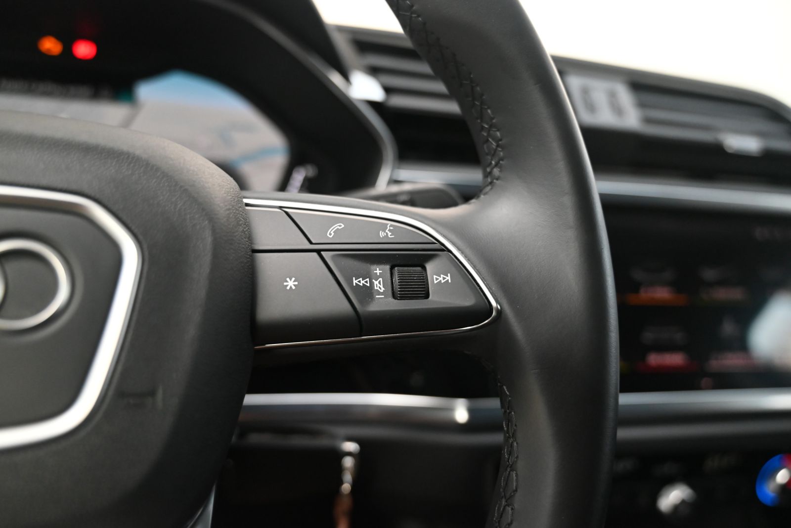 JNS Motors | AUDI Q3 45 TFSI e S LINE | 245 PK | 15.188 KM | 360° | SIDE ASSIST | BTW
