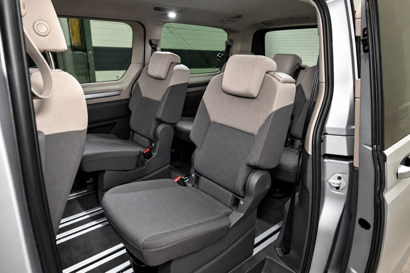 JNS Motors | Volkswagen Multivan Long Life 2.0 TDI 150pk DSG – 7 zitplaatsen – ACC – Trekhaak – Travel Assist 