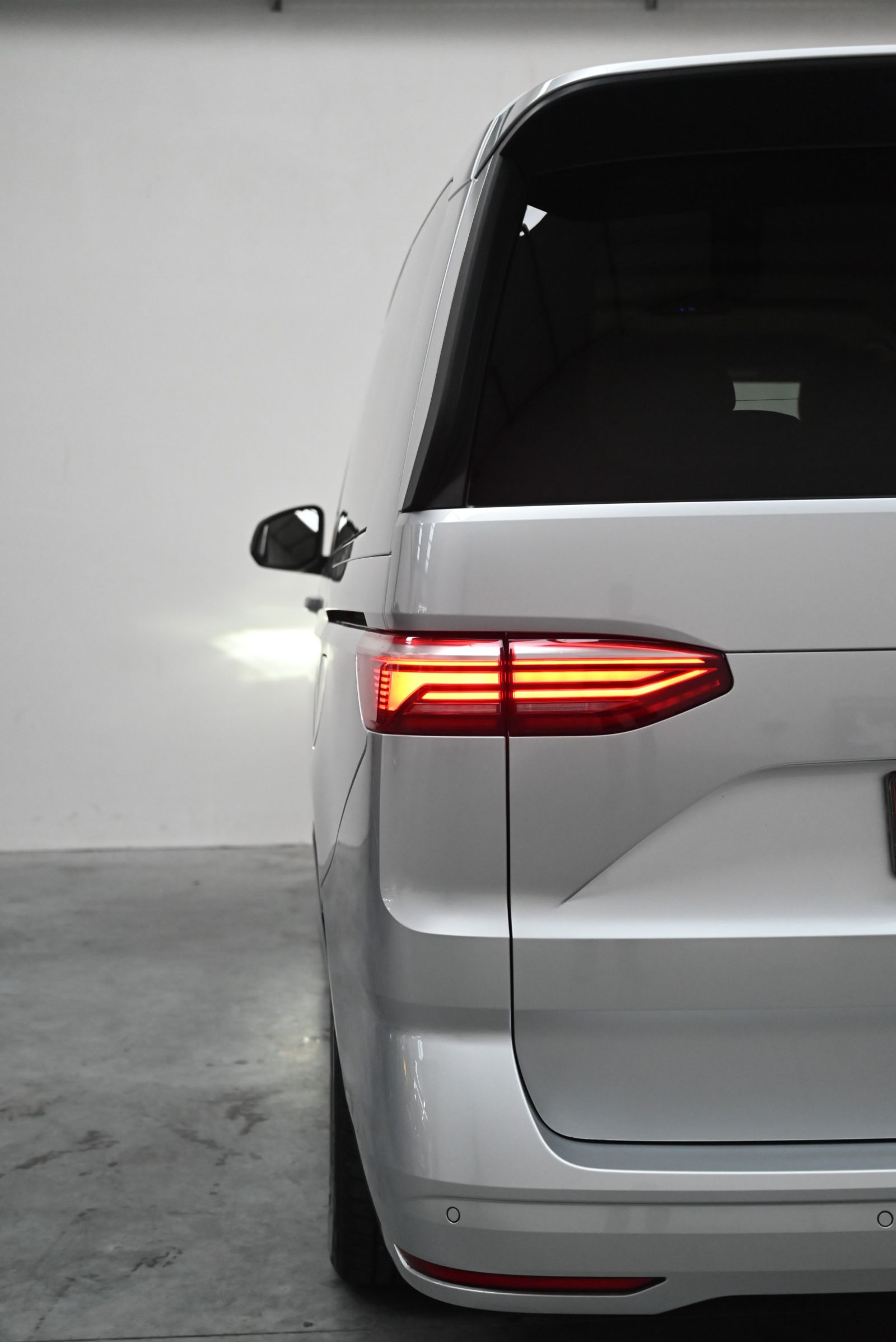 JNS Motors | Volkswagen Multivan Long Life 2.0 TDI 150pk DSG – 7 zitplaatsen – ACC – Trekhaak – Travel Assist 
