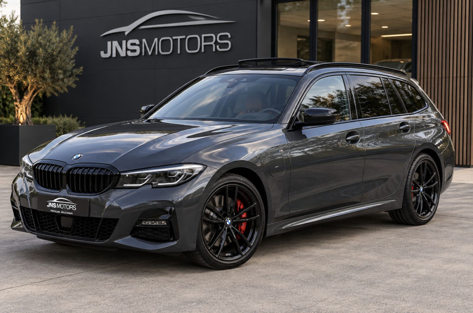 JNS Motors | BMW 330e xDrive Touring M SPORT | INDIVIDUAL TARTUFO | PANO | ACC | HUD | TREKHAAK | BTW