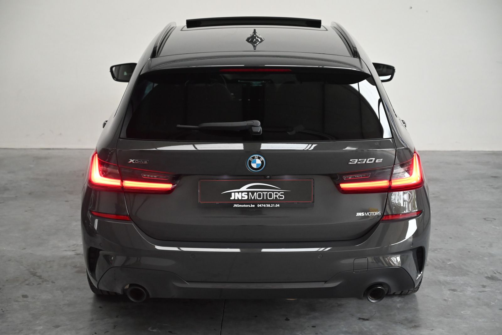 JNS Motors | BMW 330e xDrive Touring M SPORT | INDIVIDUAL TARTUFO | PANO | ACC | HUD | TREKHAAK | BTW