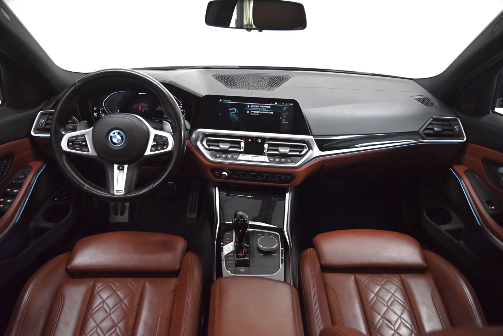 JNS Motors | BMW 330e xDrive Touring M SPORT | INDIVIDUAL TARTUFO | PANO | ACC | HUD | TREKHAAK | BTW