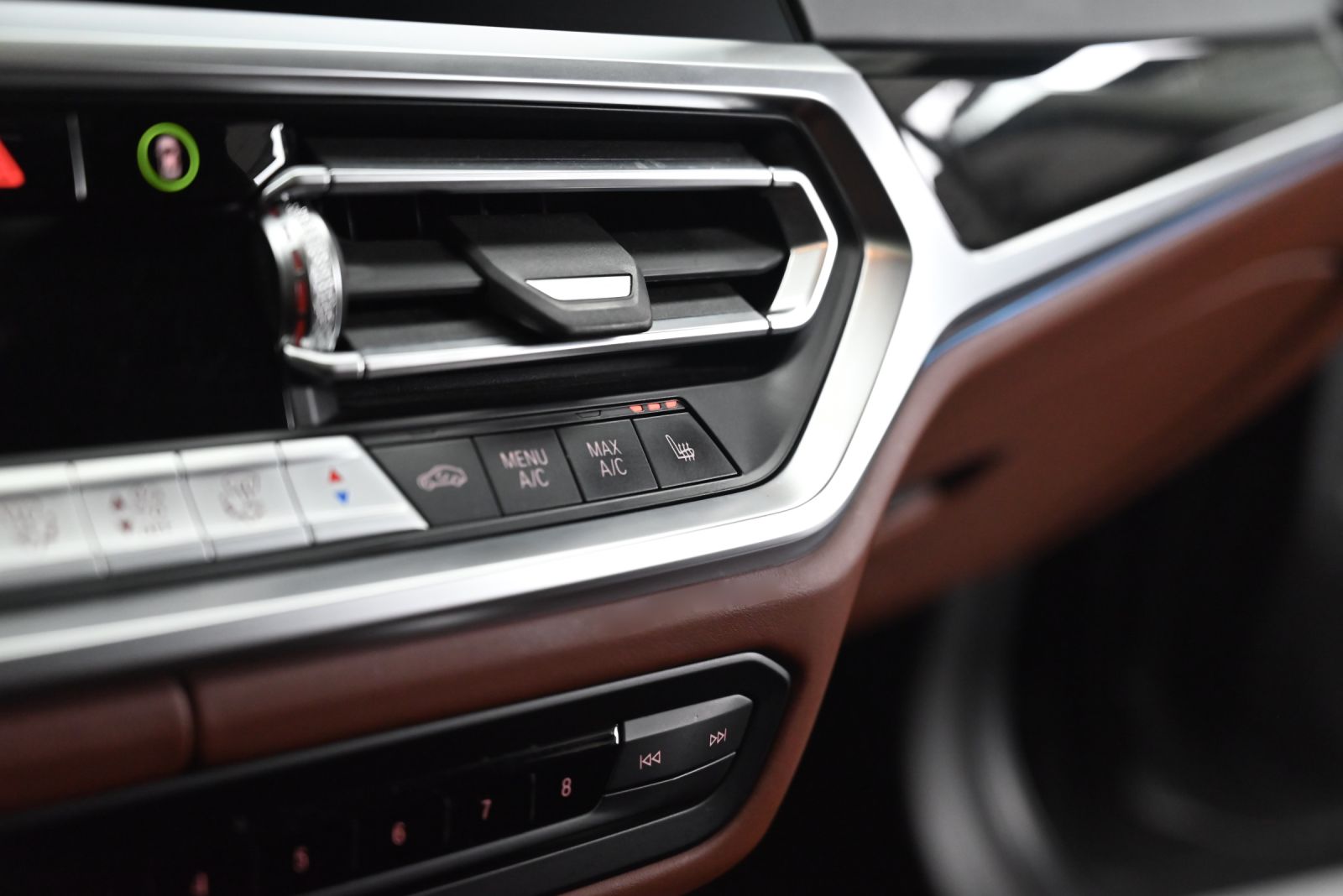 JNS Motors | BMW 330e xDrive Touring M SPORT | INDIVIDUAL TARTUFO | PANO | ACC | HUD | TREKHAAK | BTW