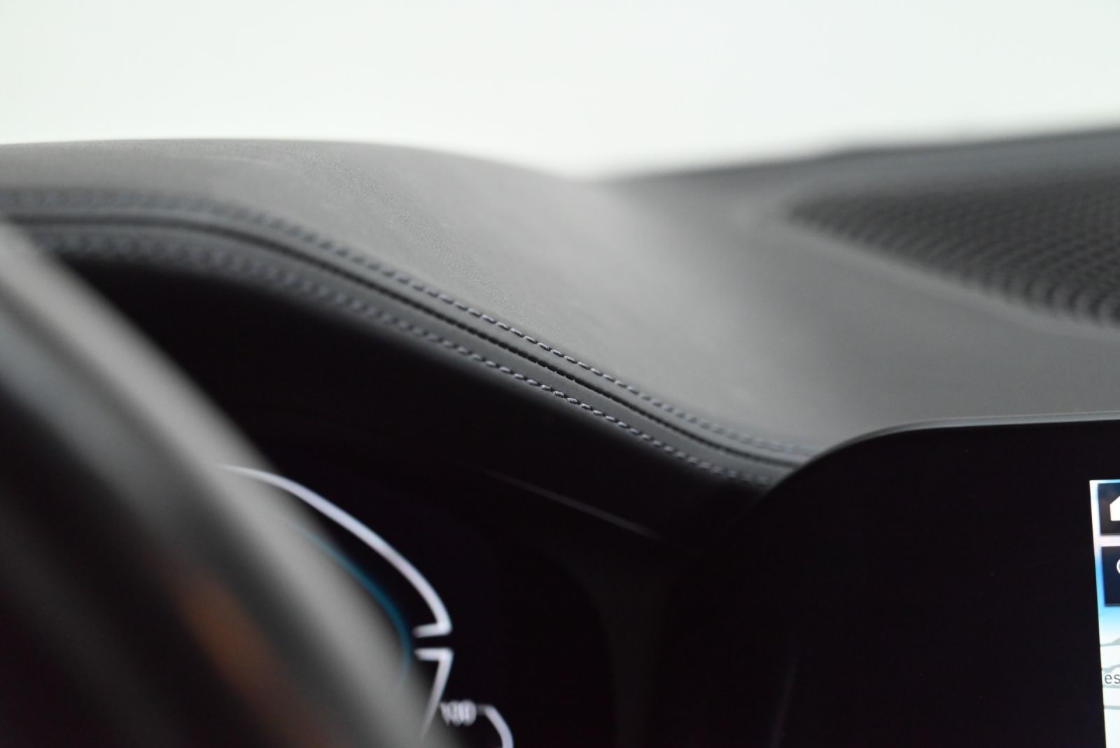 JNS Motors | BMW 330e xDrive Touring M SPORT | INDIVIDUAL TARTUFO | PANO | ACC | HUD | TREKHAAK | BTW