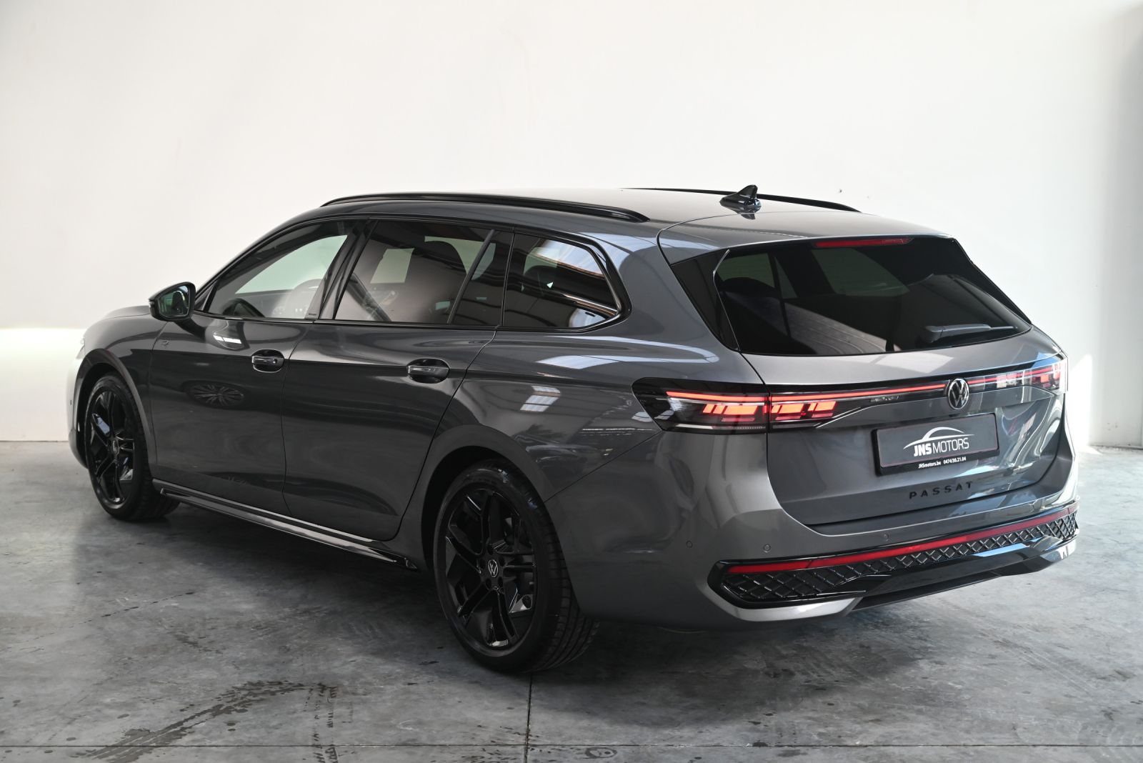 JNS Motors | VOLKSWAGEN PASSAT VARIANT 1.5 eTSI R-LINE | HUD | MATRIX | ACC | MEMORY | TREKHAAK