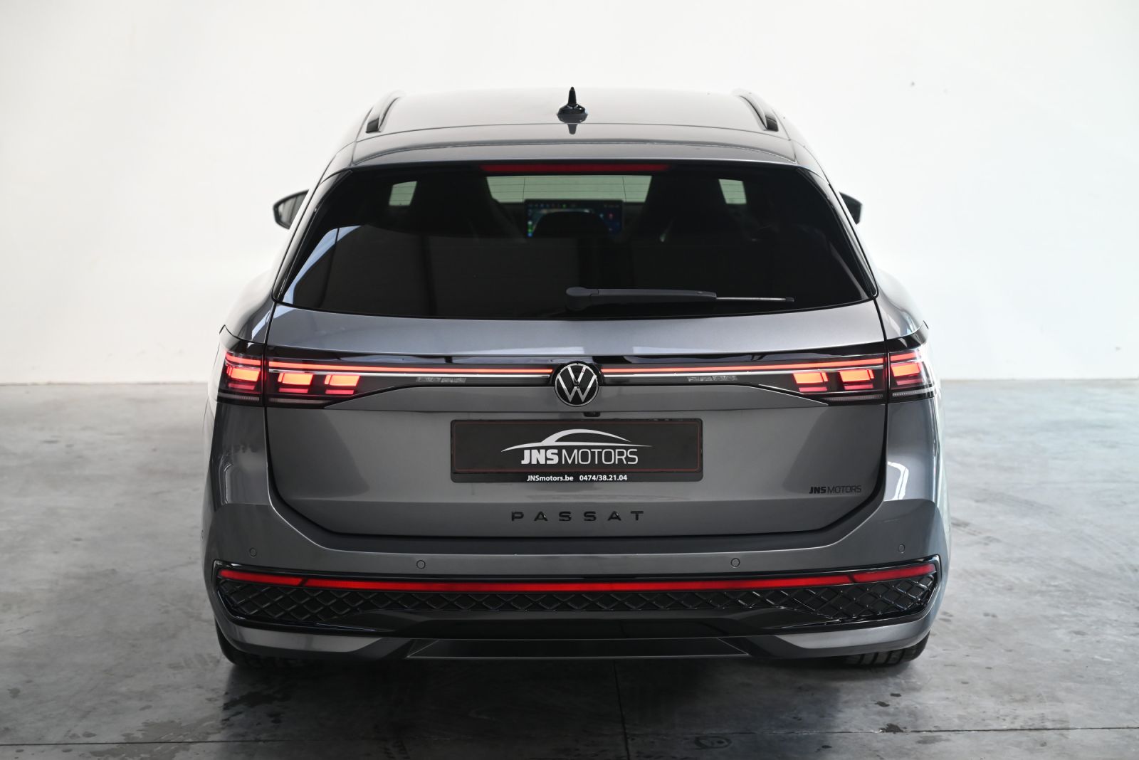 JNS Motors | VOLKSWAGEN PASSAT VARIANT 1.5 eTSI R-LINE | HUD | MATRIX | ACC | MEMORY | TREKHAAK