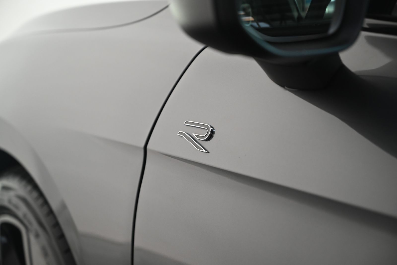JNS Motors | VOLKSWAGEN PASSAT VARIANT 1.5 eTSI R-LINE | HUD | MATRIX | ACC | MEMORY | TREKHAAK
