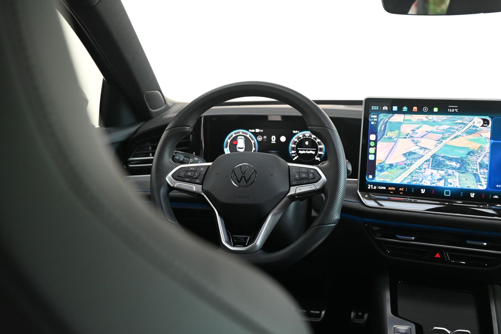 JNS Motors | VOLKSWAGEN PASSAT VARIANT 1.5 eTSI R-LINE | HUD | MATRIX | ACC | MEMORY | TREKHAAK