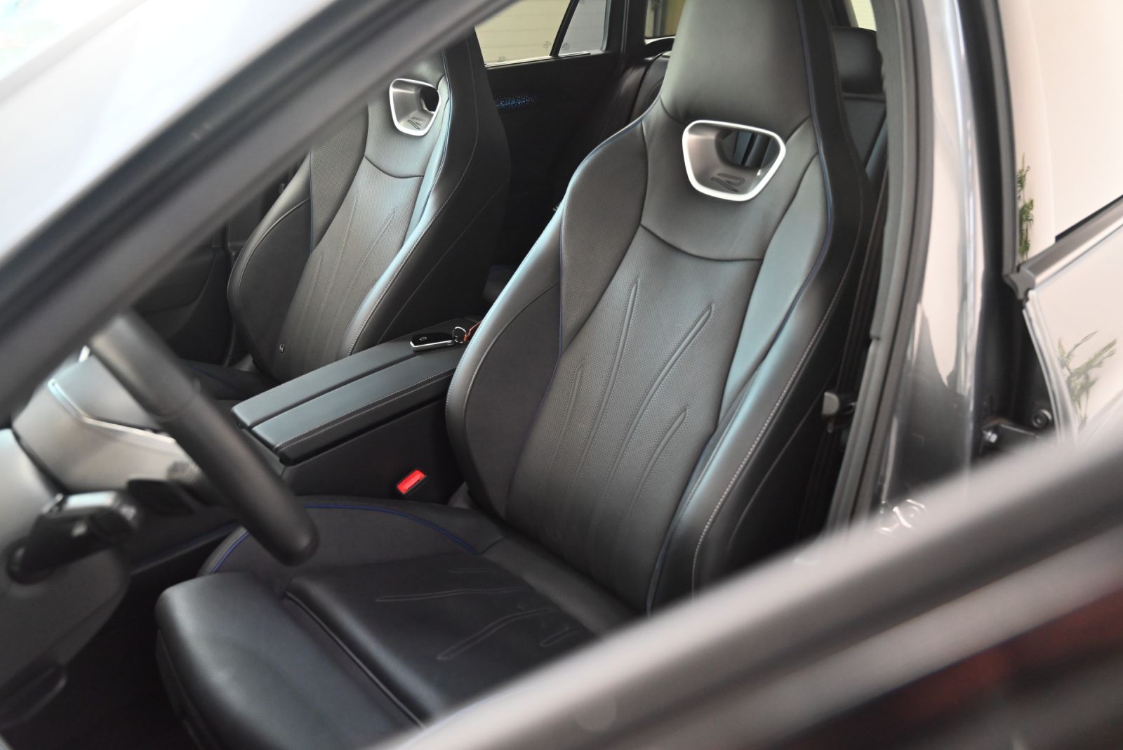 JNS Motors | VOLKSWAGEN PASSAT VARIANT 1.5 eTSI R-LINE | HUD | MATRIX | ACC | MEMORY | TREKHAAK