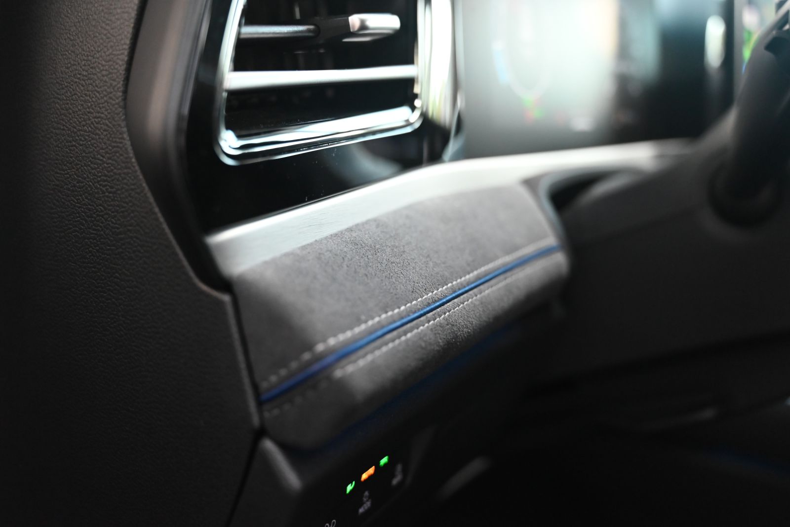 JNS Motors | VOLKSWAGEN PASSAT VARIANT 1.5 eTSI R-LINE | HUD | MATRIX | ACC | MEMORY | TREKHAAK