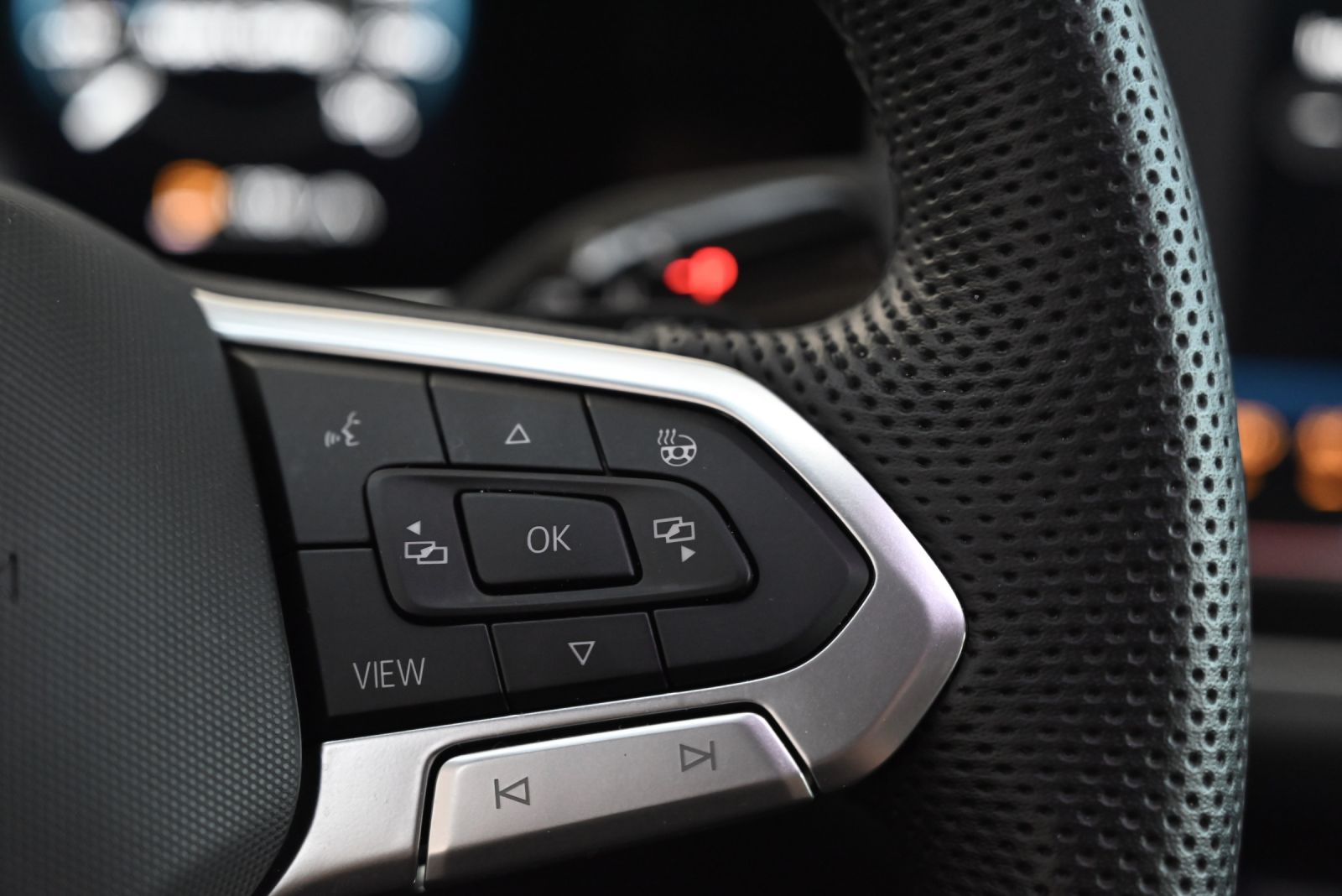 JNS Motors | VOLKSWAGEN PASSAT VARIANT 1.5 eTSI R-LINE | HUD | MATRIX | ACC | MEMORY | TREKHAAK