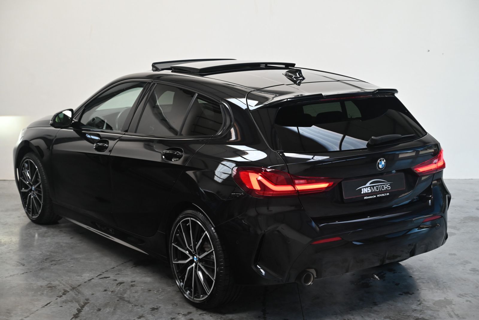 JNS Motors | BMW 118i M SPORT | M SPORTZETELS | PANO | HUD | H/K | ACC | MEMORY
