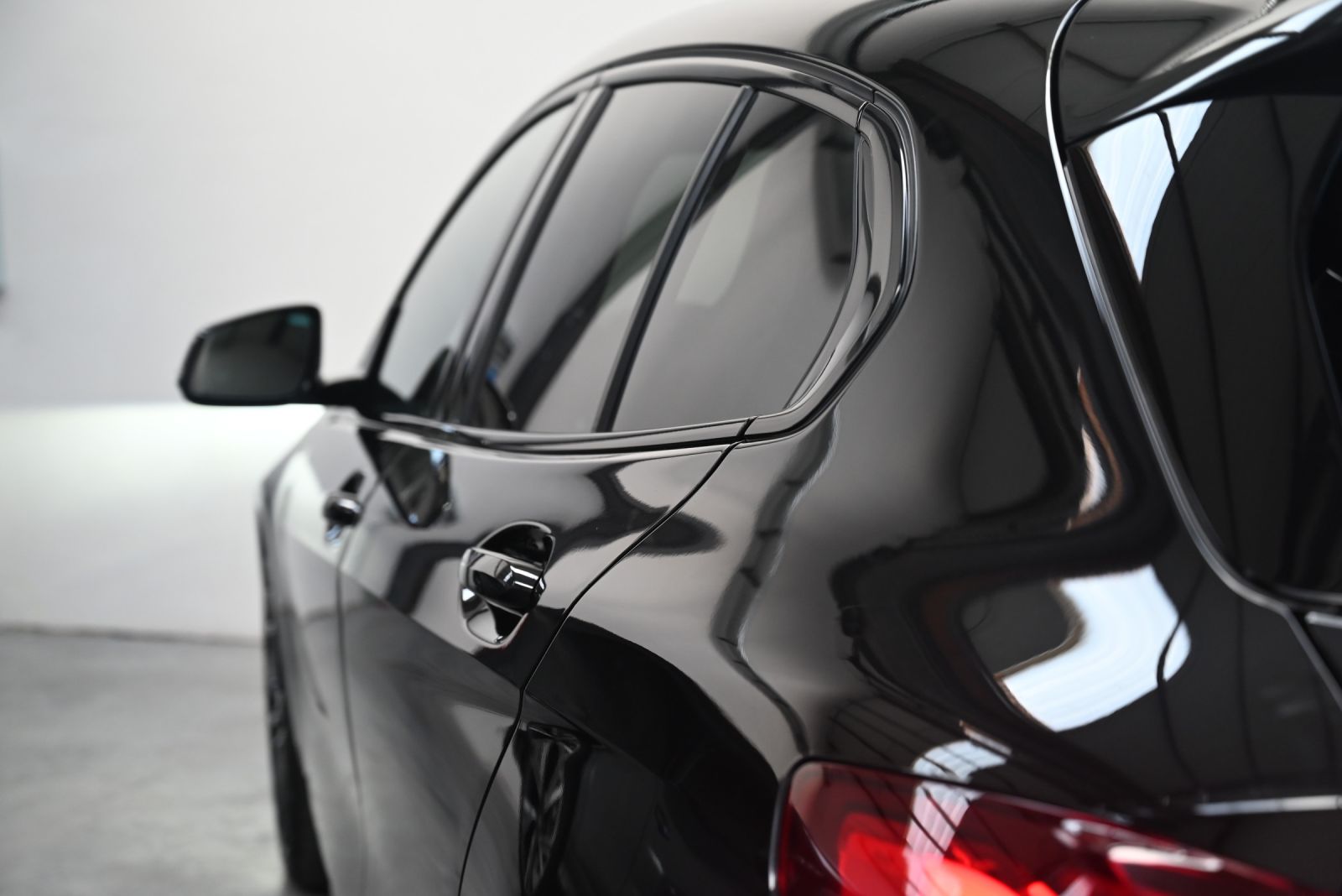 JNS Motors | BMW 118i M SPORT | M SPORTZETELS | PANO | HUD | H/K | ACC | MEMORY