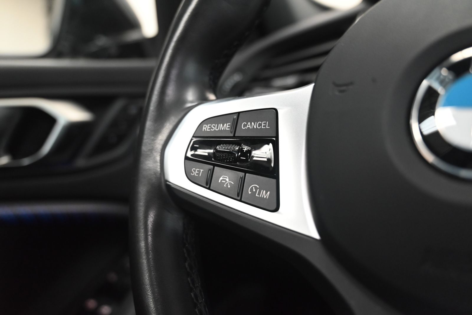 JNS Motors | BMW 118i M SPORT | M SPORTZETELS | PANO | HUD | H/K | ACC | MEMORY