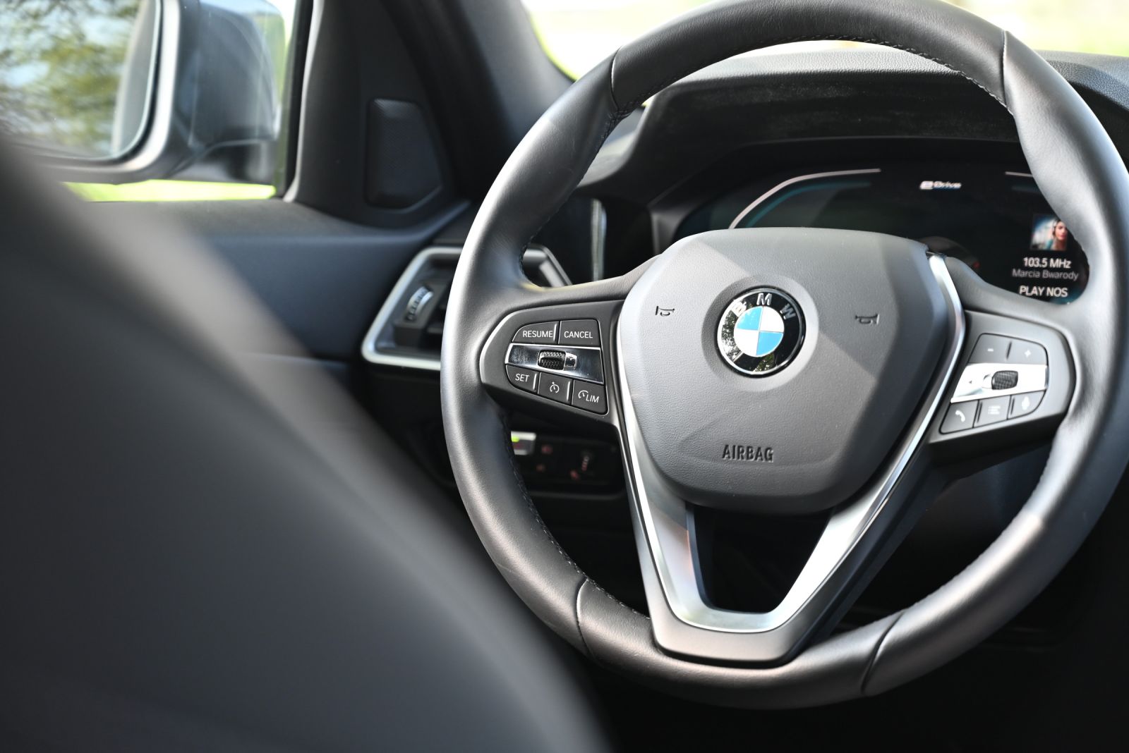 JNS Motors | BMW 330e hybride Xtraboost 292pk 2021 Pack Plus Sport Seats & Trekhaak