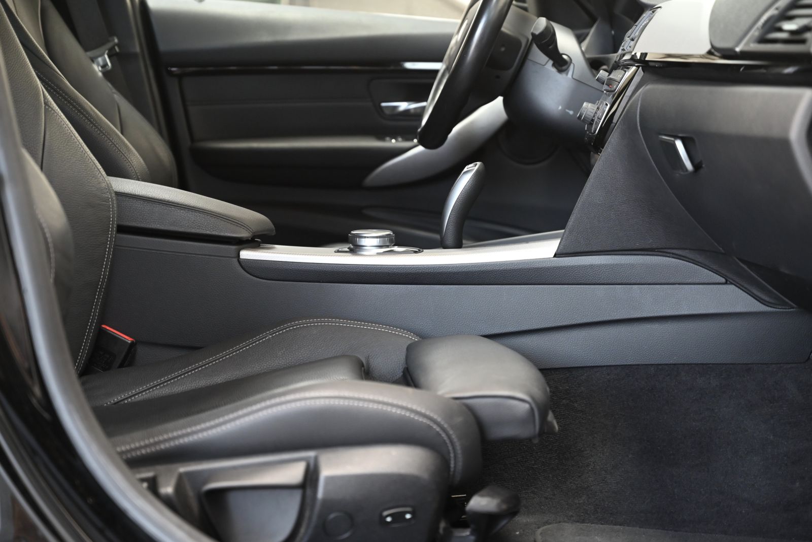 JNS Motors | BMW 318iA Touring M-Pack 2019