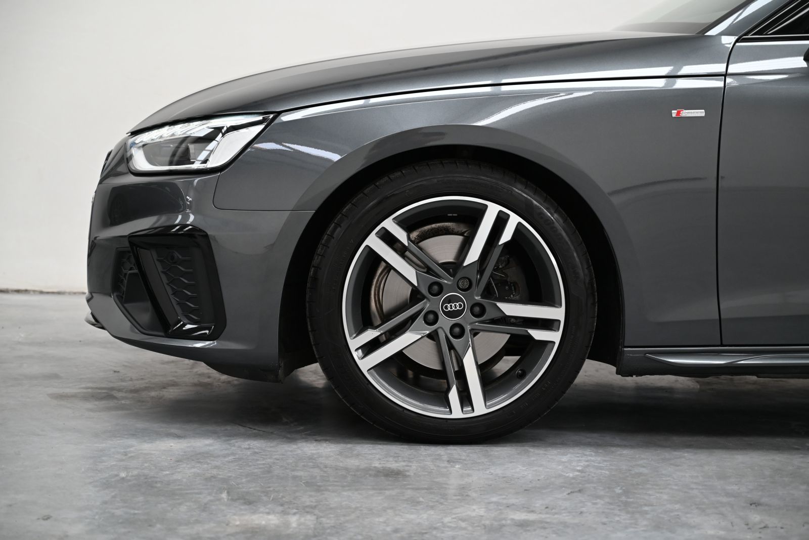 JNS Motors | Audi A4 35TDI  S-Line Facelift 2021 
