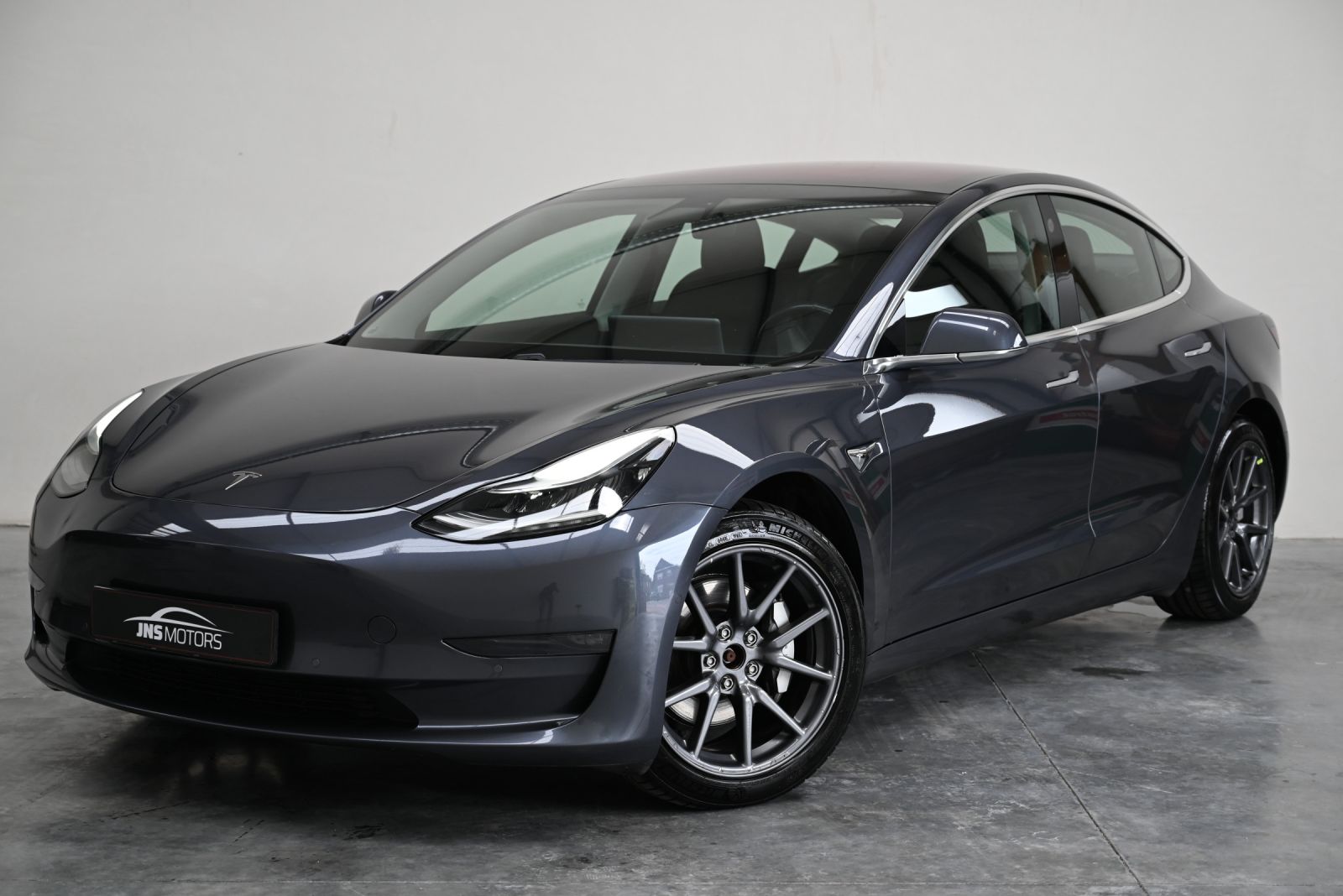 Jong Tweedehands Tesla Model 3 Dual Motor Long Range Te Koop JNS Motors