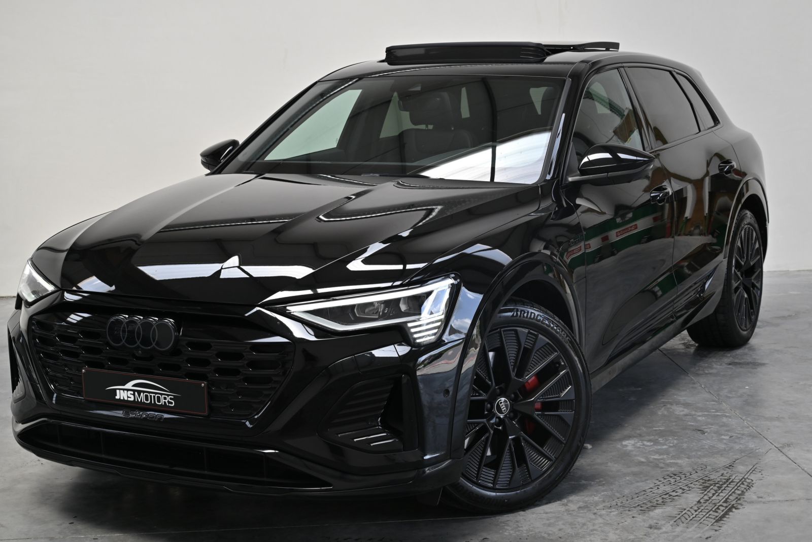 JNS Motors | Audi Q8 e-tron 50 kWh | S line Black Line | BTW Aftrekbaar | 1 Jaar Garantie