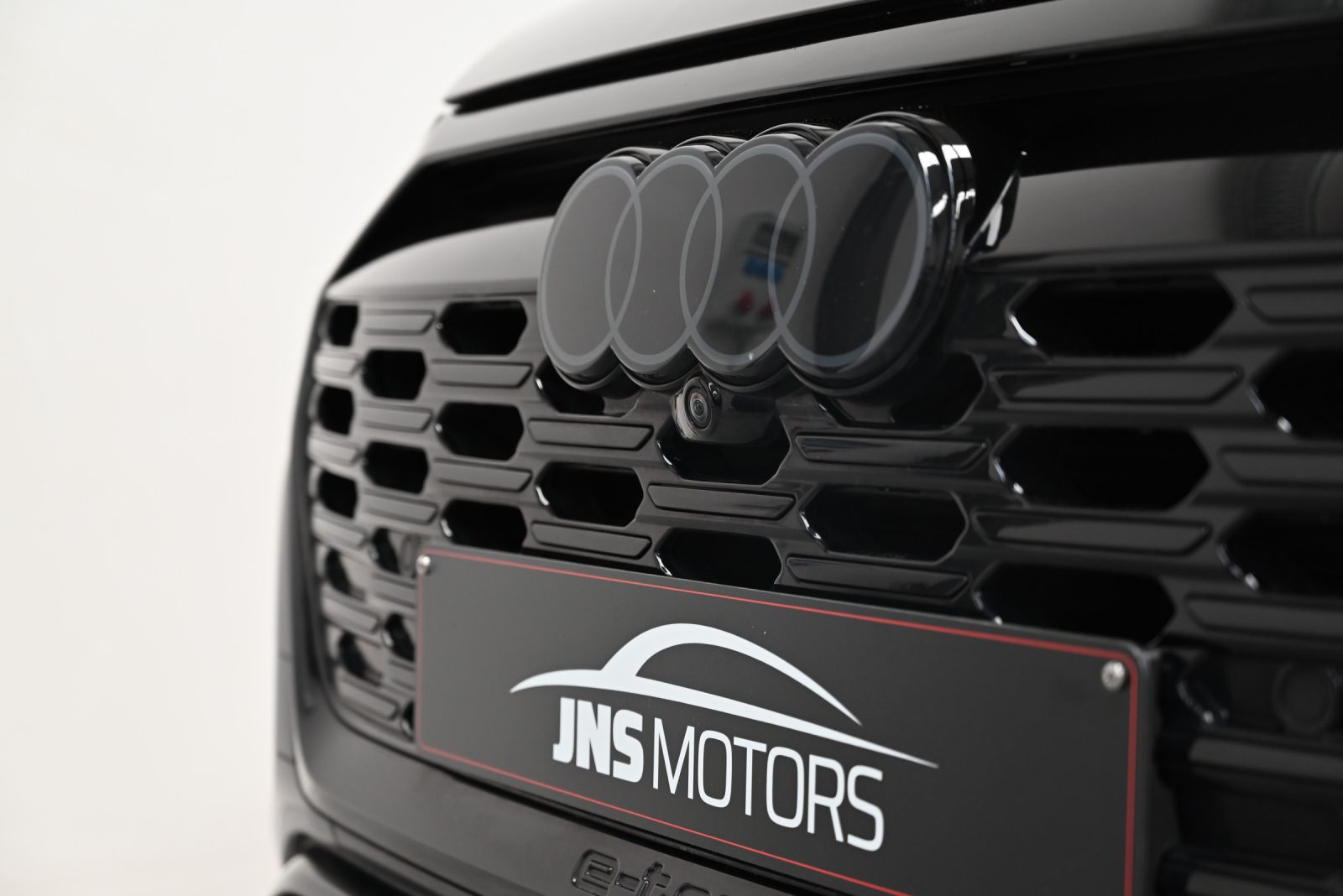 JNS Motors | Audi Q8 e-tron 50 kWh | S line Black Line | BTW Aftrekbaar | 1 Jaar Garantie