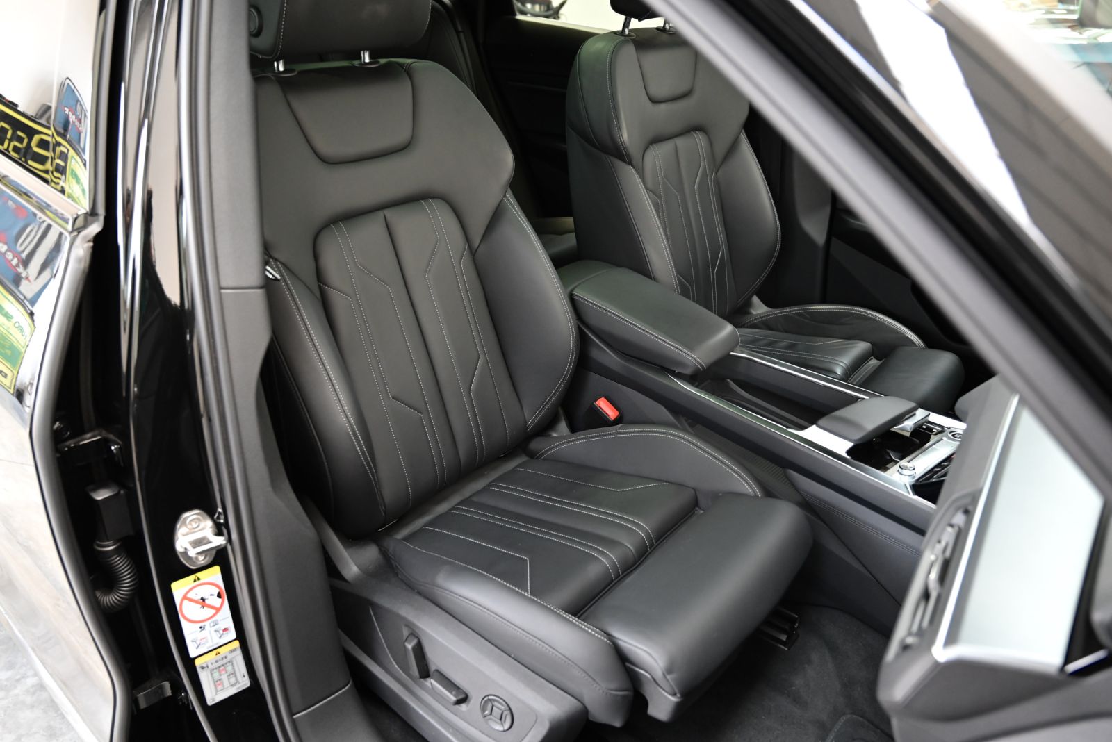 JNS Motors | Audi Q8 e-tron 50 kWh | S line Black Line | BTW Aftrekbaar | 1 Jaar Garantie