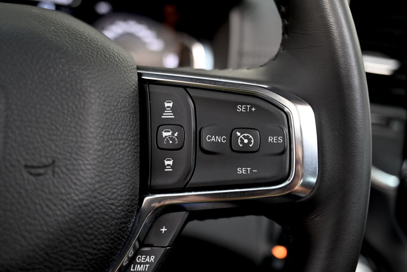 JNS Motors | Dodge Ram 1500 Laramie 5.7 V8 HEMI – Full Black – 2024 BTW aftrekbaar