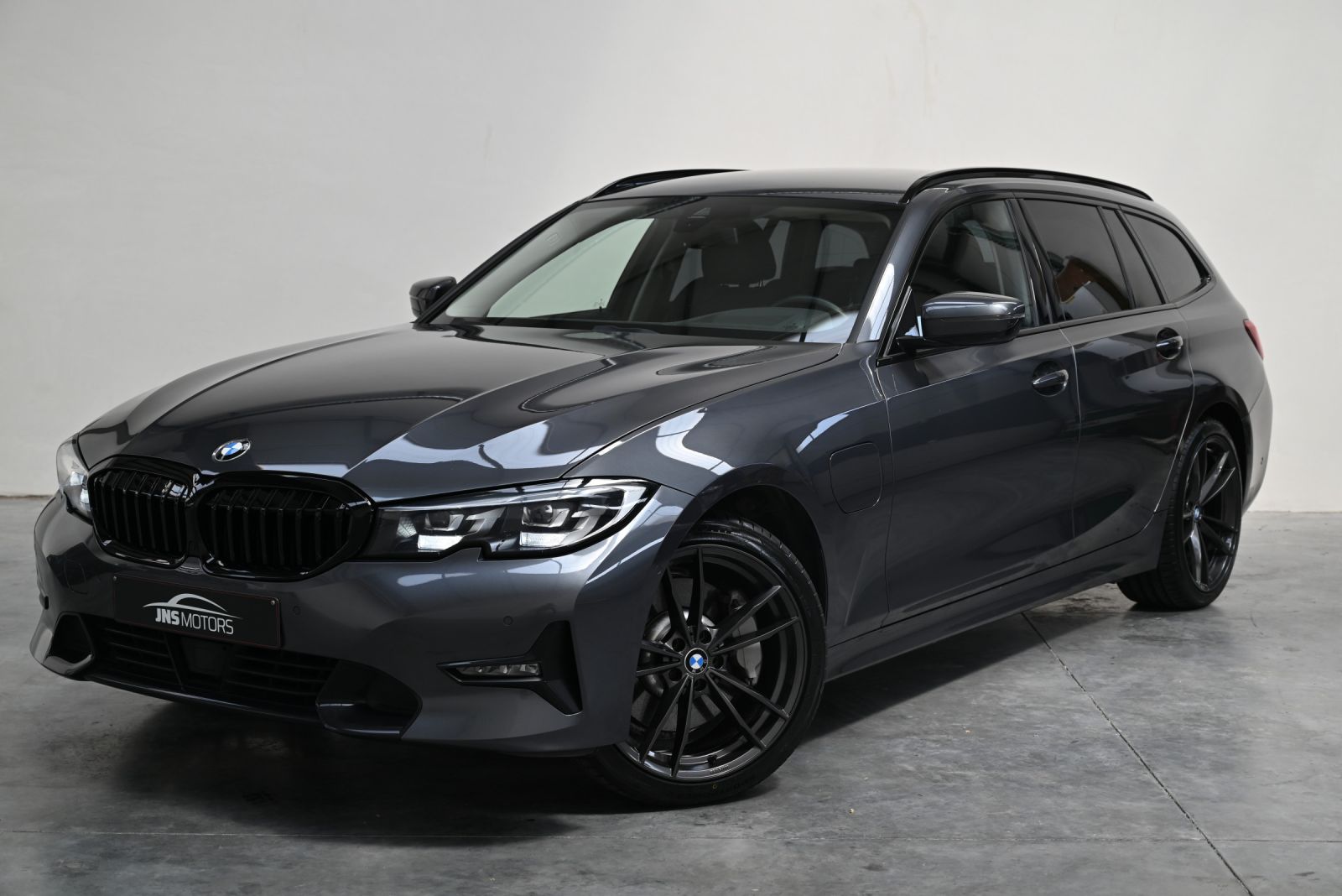 JNS Motors | BMW 330e Touring Sportline 2021