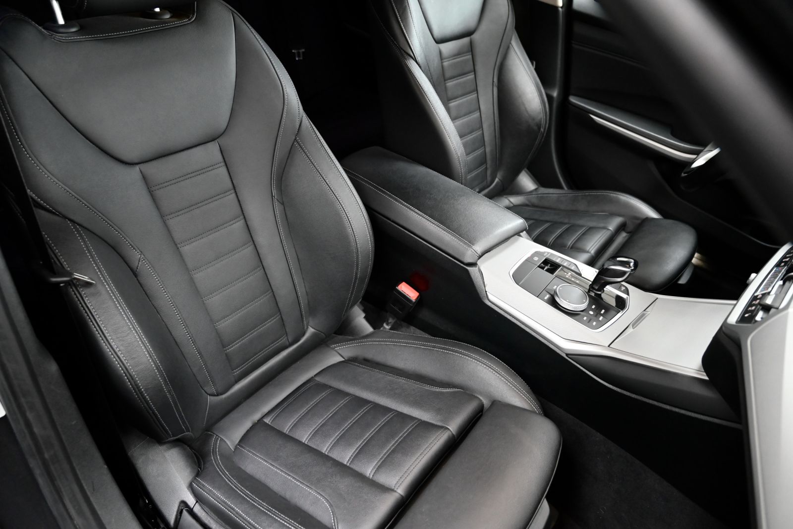 JNS Motors | BMW 330e touring Business 2021 Hybride