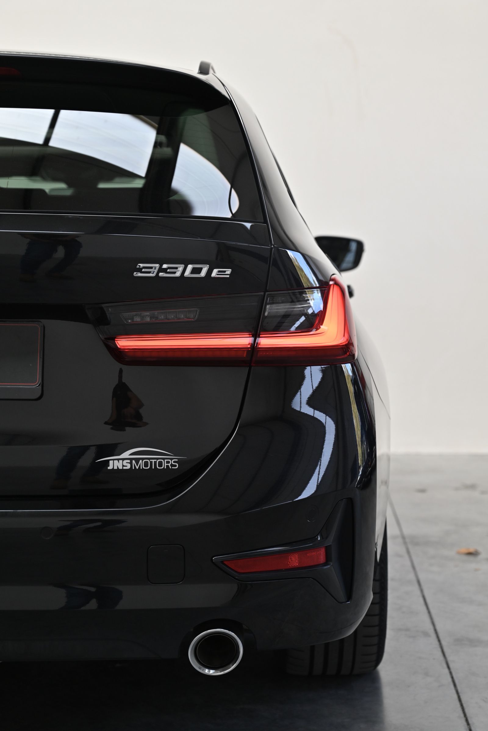 JNS Motors | BMW 330e Touring Plug-in Hybrid – 2022 – 57.000 km