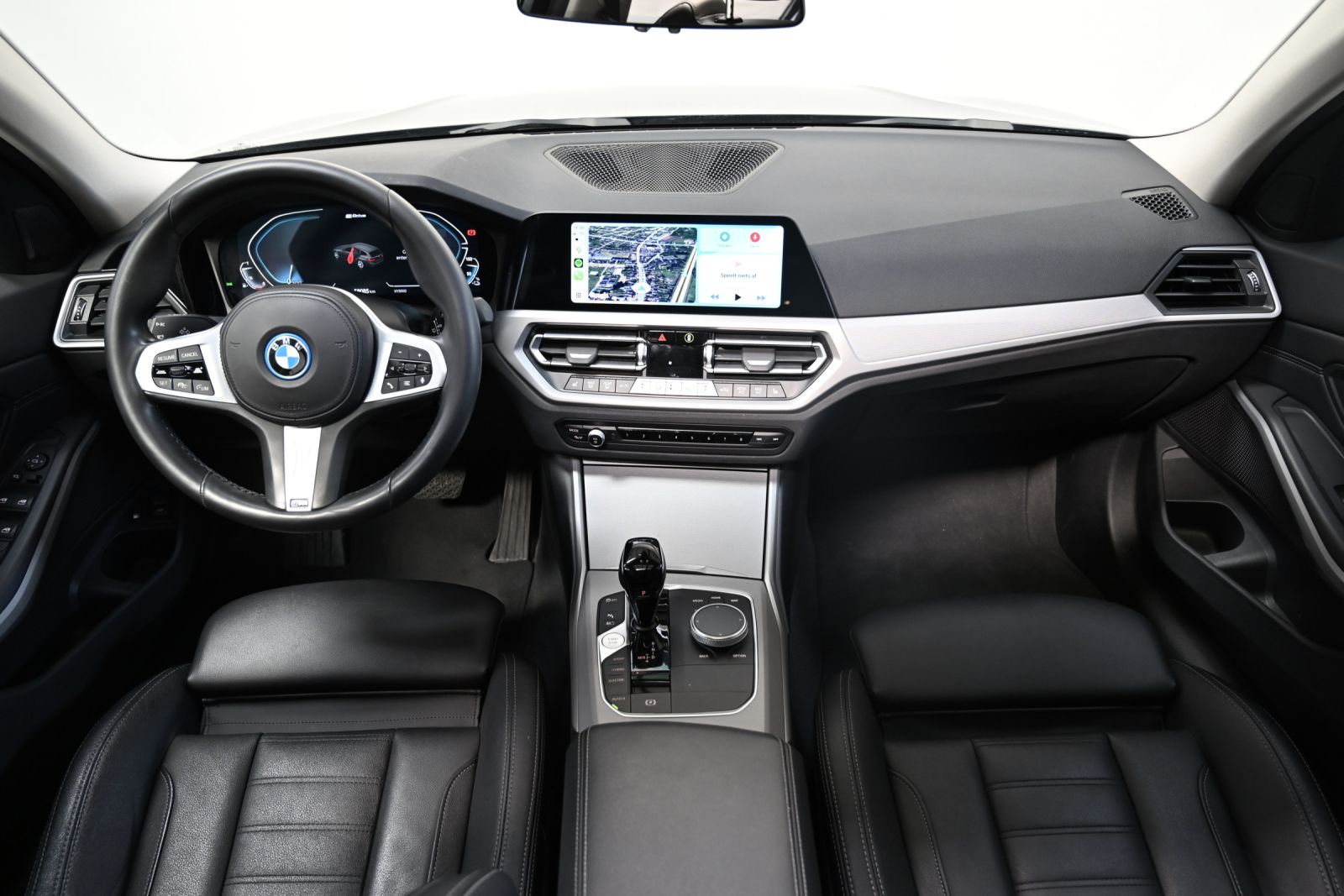 JNS Motors | BMW 330e Touring Plug-in Hybrid – 2022 – 57.000 km
