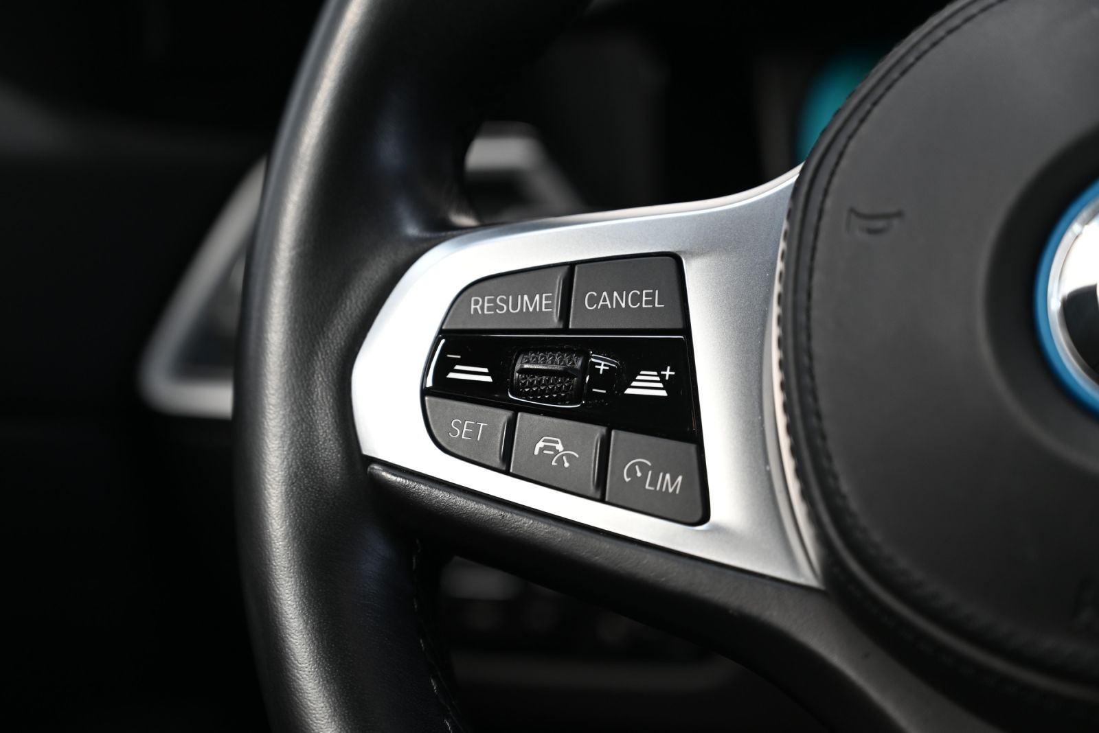 JNS Motors | BMW 330e Touring Plug-in Hybrid – 2022 – 57.000 km