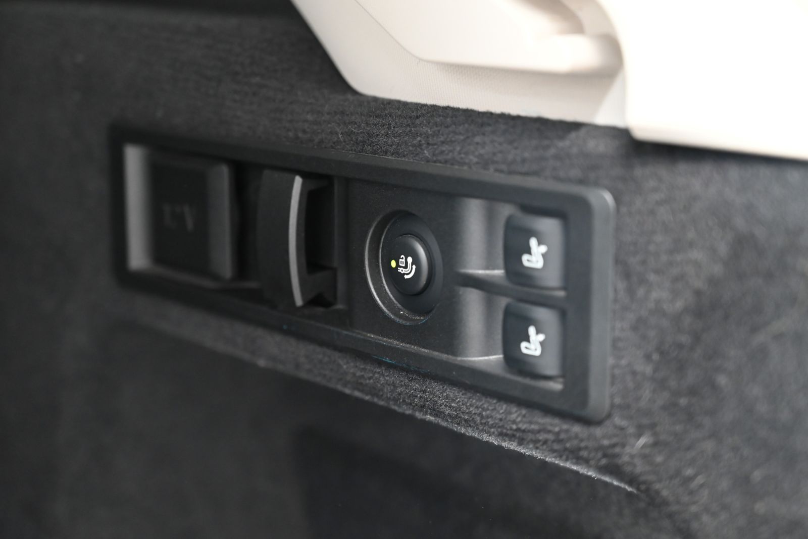 JNS Motors | BMW 330e Touring Plug-in Hybrid – 2022 – 57.000 km