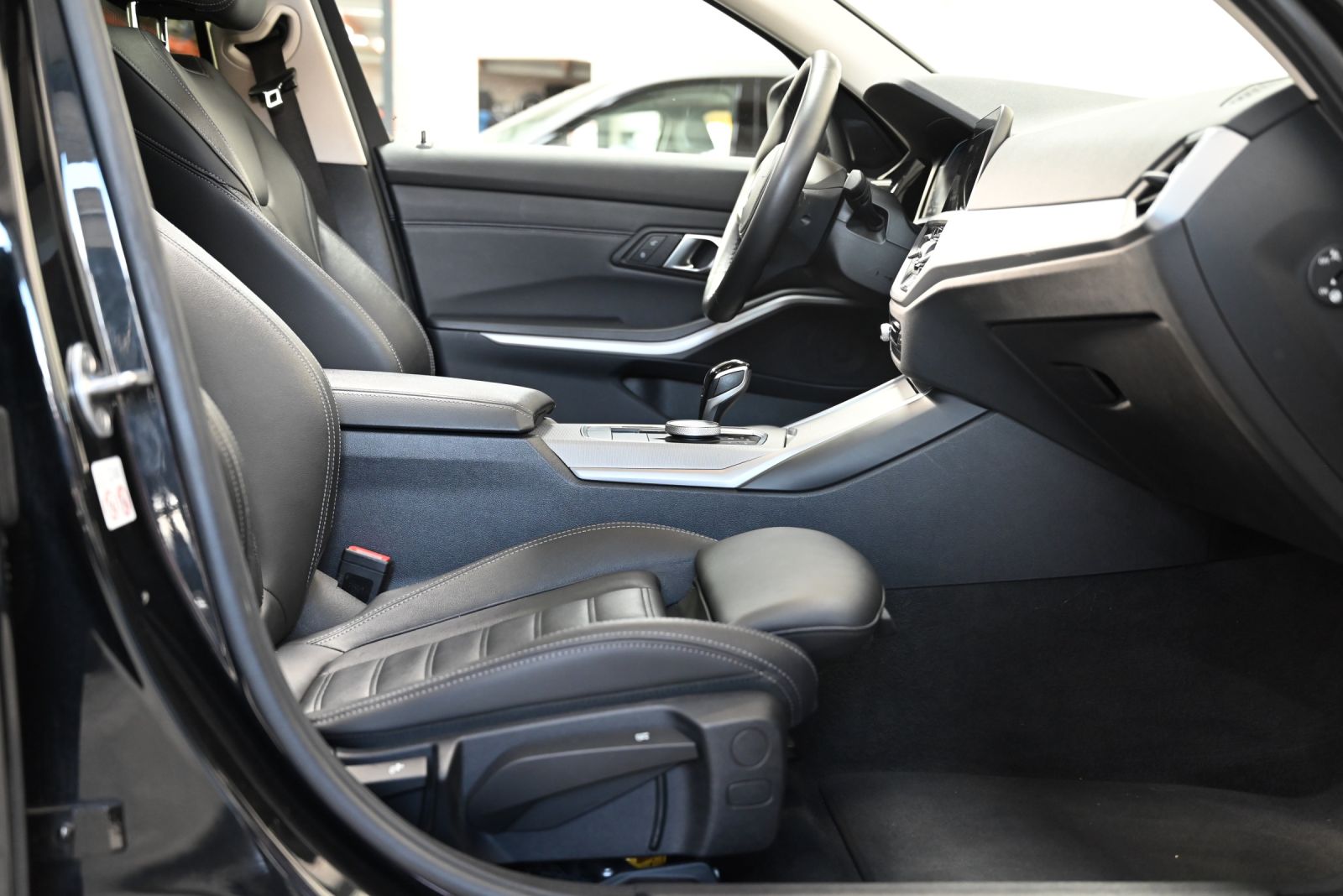 JNS Motors | BMW 330e Touring Plug-in Hybrid – 2022 – 57.000 km