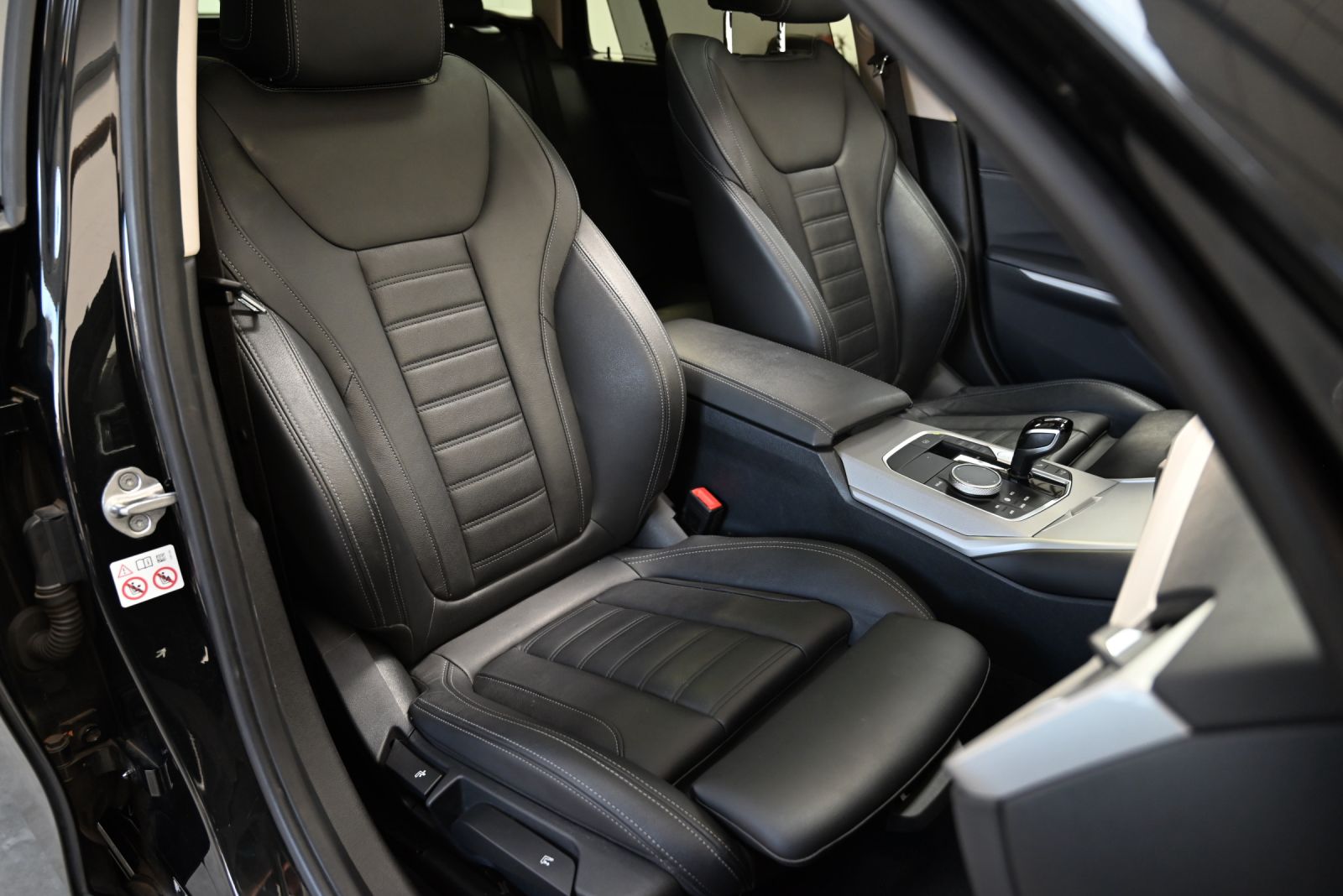 JNS Motors | BMW 330e Touring Plug-in Hybrid – 2022 – 57.000 km